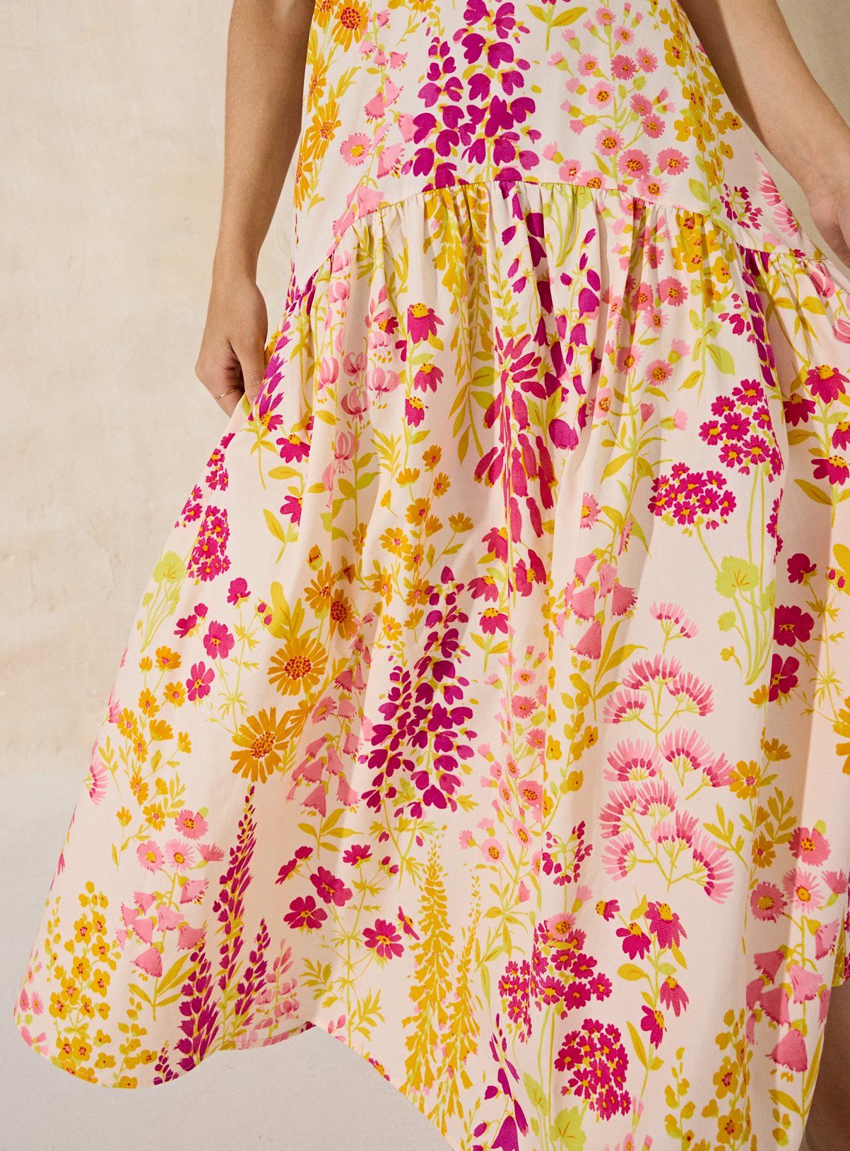 EVERBELLE Floral Dropped Waist Summer Maxi Dress 16 - Image 3 thumbnail